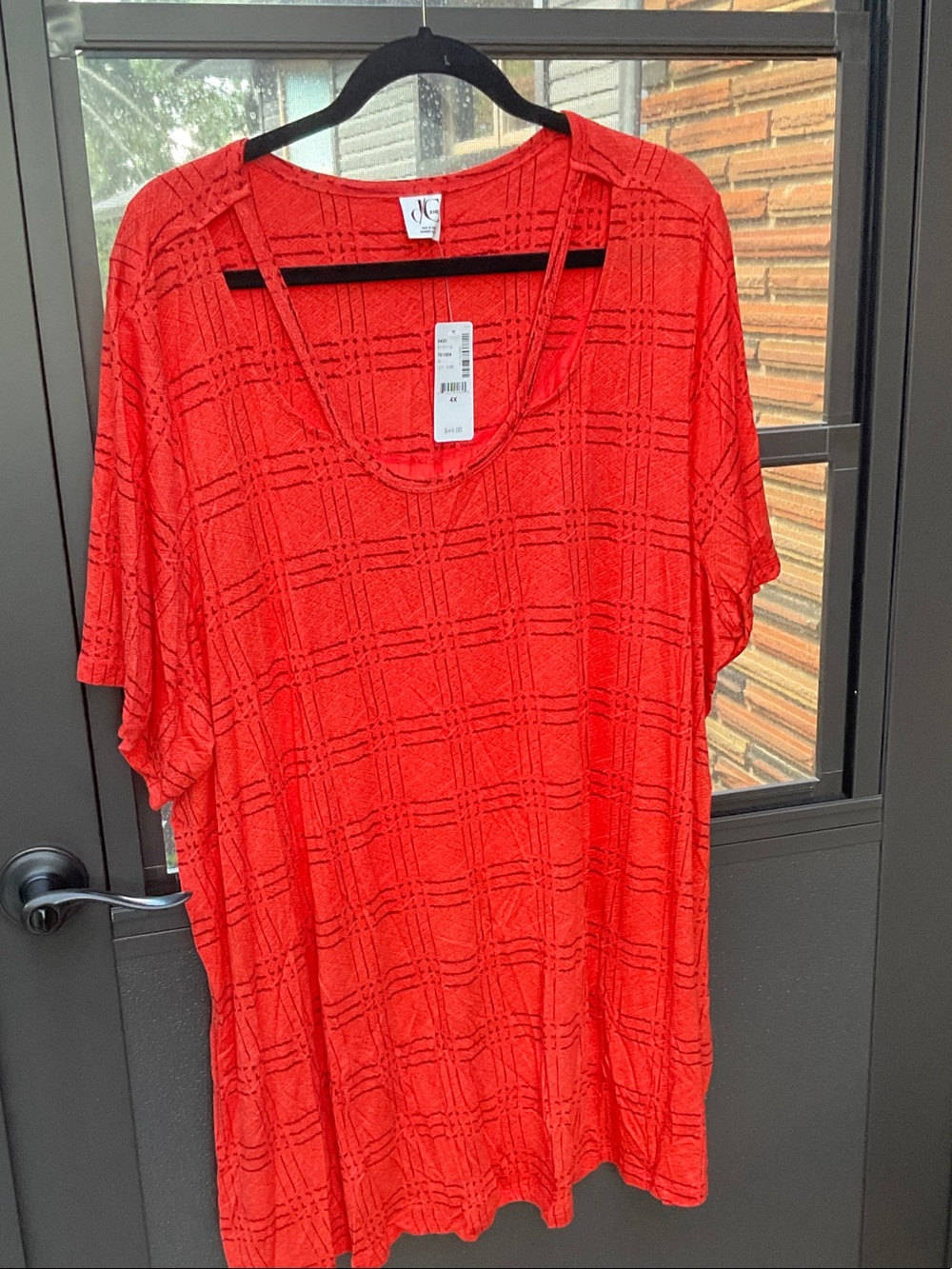 Short Sleeve Scoop Neck Tee in Bright Red